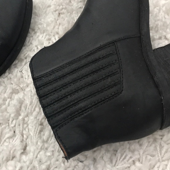 Madewell black Chelsea boots good for fall - Picture 7 of 10